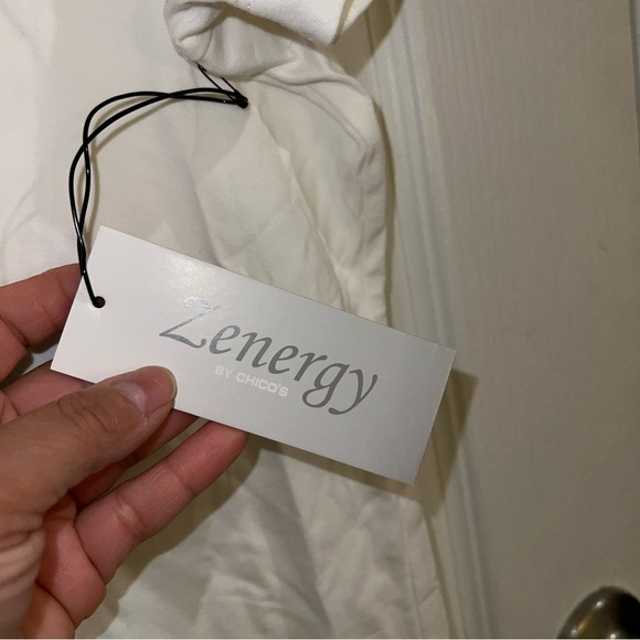 Zenergy Chico’s Express Optic White Embroidered Top - Picture 4 of 6